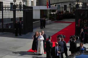 Папа Лъв XIV събра хиляди на стадион „Сантяго Бернабеу“ в Мадрид
