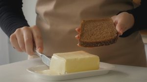 Масло почти без мляко: КЗК глоби две български фирми с 310 хиляди евро за фалшива стока