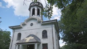 Стотинки с кауза: Кампанията „100 шепи стотинки“ спасява вековния храм в село Гръблевци