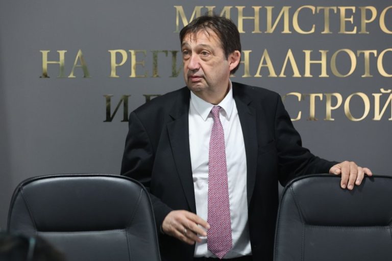 Регионалният министър Иван Шишков представи екипа си и предупреди за риск от загуба на 500 млн. евро Регионалният министър Иван Шишков представи екипа си и предупреди за риск от загуба на 500 млн. евро