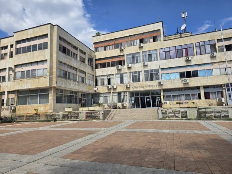 Обявиха ден на траур в Кресна след смъртта на 35-годишен мъж, поразен от мълния Обявиха ден на траур в Кресна след смъртта на 35-годишен мъж, поразен от мълния