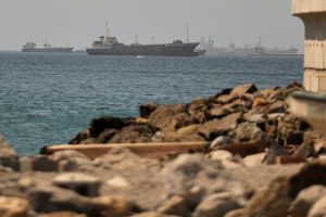 ООН започва мащабна евакуация на 11 000 моряци от Ормузкия проток