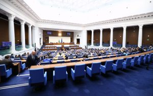 Парламентът прие промени в Закона за държавния дълг: Граждани ще купуват ДЦК без такси