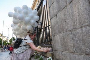 „Писна ми да убиват нашите деца“: Бдения в цялата страна в памет на загиналите по пътищата