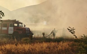 Пожар избухна в лавандулова нива край Гурково