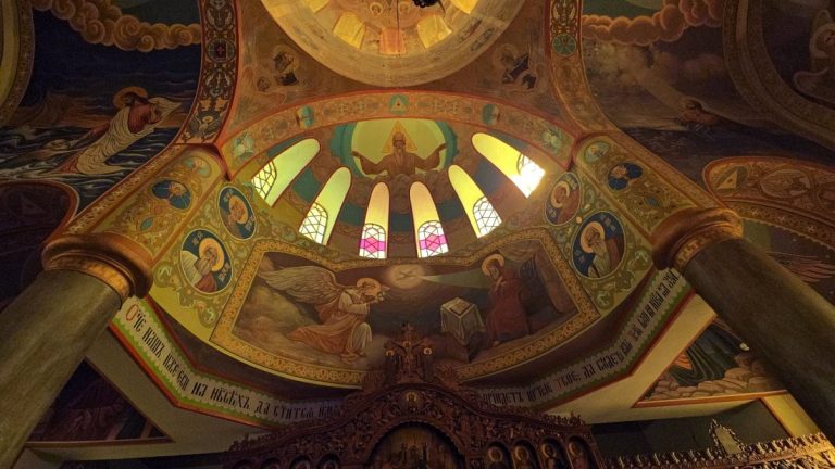 Православната църква почита Светия дух: Традиции и духовен смисъл Православната църква почита Светия дух: Традиции и духовен смисъл