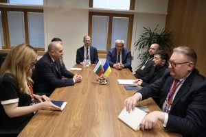 Премиерът Румен Радев разговаря с украинския президент Володимир Зеленски в Брюксел