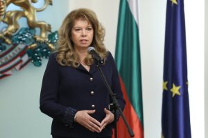 Президентът Илияна Йотова и МВнР осъдиха остро палежа на дипломатически автомобили в Скопие