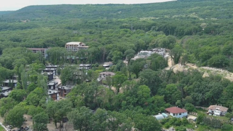 Продължава издаването на заповеди за събаряне на постройки в местността „Баба Алино“ Продължава издаването на заповеди за събаряне на постройки в местността „Баба Алино“