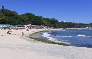Разрешиха къпането на Офицерския плаж във Варна след нови проби на водата