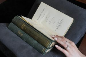 Рядко първо издание на романа "Брулени хълмове" ще бъде продадено на търг в Лондон