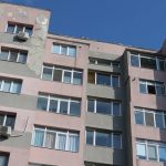 Саниран блок 39 в Добрич се руши въпреки инвестиция от близо милион лева
