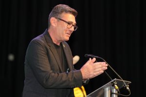 Съперник на Киър Стармър влиза в парламента след убедителна победа