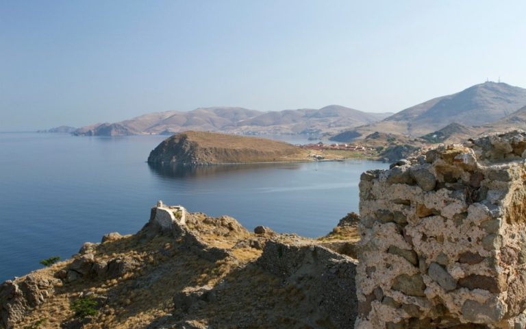 Драматично спасяване на българско семейство край остров Лимнос Драматично спасяване на българско семейство край остров Лимнос