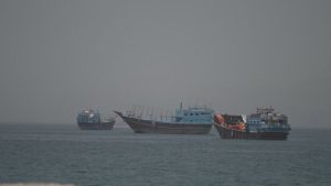 Спряха евакуацията на кораби през Ормуз: Причината е атака срещу плавателен съд в района