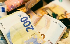 Техническа грешка увеличи заплатите на енергийните регулатори: Гълъб Донев обяви корекции в бюджета