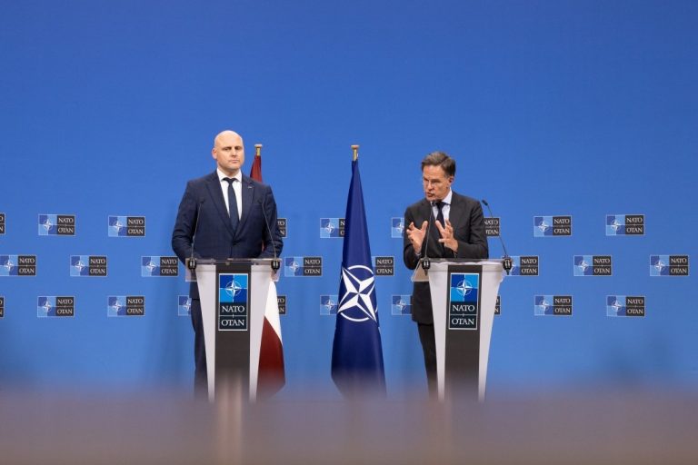 Военните министри от НАТО се събират на среща в Брюксел Военните министри от НАТО се събират на среща в Брюксел