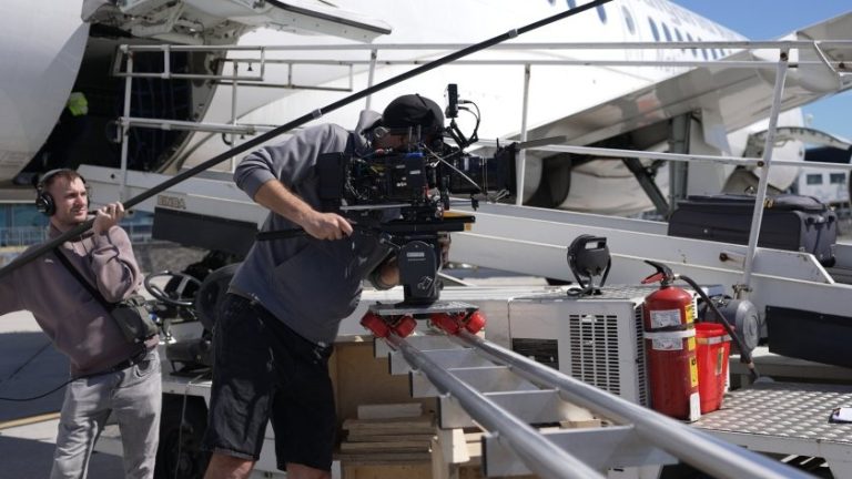 Започнаха снимките на мащабния сериал „Летище“ на БНТ и Falconwing Studio Започнаха снимките на мащабния сериал „Летище“ на БНТ и Falconwing Studio