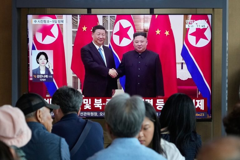 Си Дзинпин на историческа визита в Пхенян: Китай и Северна Корея укрепват съюза си Си Дзинпин на историческа визита в Пхенян: Китай и Северна Корея укрепват съюза си