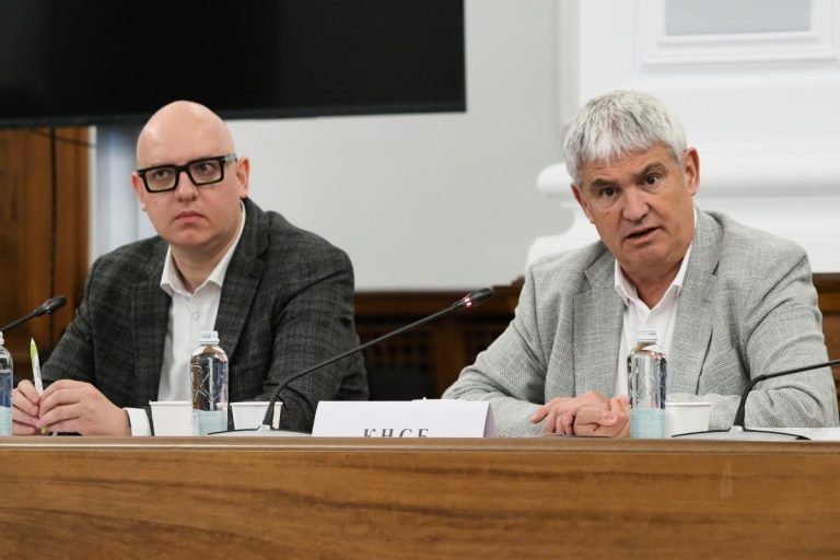 Работодатели и синдикати се разминаха за здравните вноски по време на майчинство Работодатели и синдикати се разминаха за здравните вноски по време на майчинство
