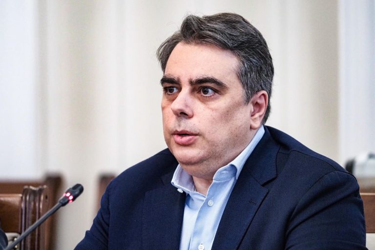 Асен Василев: Бюджетът на ВСС за 2026 г. е с 250% по-висок при замразени социални плащания Асен Василев: Бюджетът на ВСС за 2026 г. е с 250% по-висок при замразени социални плащания