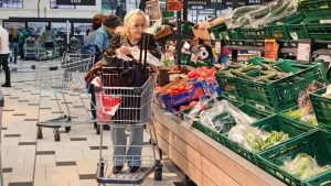 КНСБ: Малката потребителска кошница поскъпва с почти 9% за една година