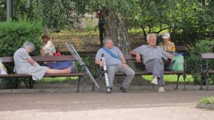 От днес: По-скъп ток, парно и газ, нови правила за пратки от Китай и промени в пенсиите