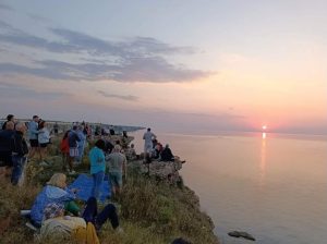 Магията на Джулай морнинг: Джеф Скот Сото и стотици фенове посрещнаха изгрева на Камен бряг