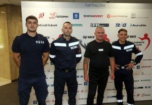 Инициативата „Достойните българи“: Реалните герои не носят маски и плащове