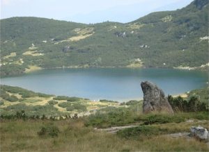 Глобиха двама израелци за незаконно плаване в езеро Рибното в Национален парк „Рила"
