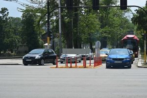 Нова организация на Орлов мост: Поставиха разделителен остров за по-безопасно движение