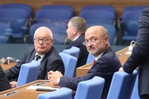 Меджидиев проверява работата на НЗОК при Стефановски и Мавров