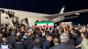Останките на аятолах Али Хаменей пристигнаха в свещения град Наджаф