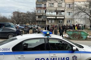 Полицията в Пловдив задържа 22-годишен и пенсионерка за кражби от магазини