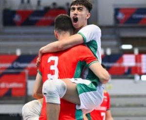 България победи Румъния с 3:0 и заема второ място на европейското за волейболисти до 18 г.