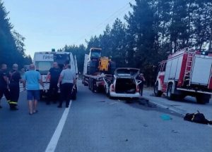 Тежка катастрофа край Дупница: Двама загинаха след удар в паркирано ремарке