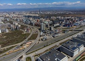 Нови изисквания: След 4 години сградите задължително със соларни панели или термопомпи