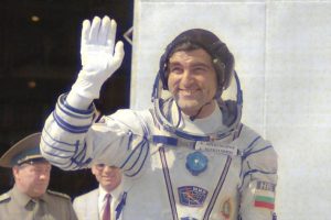 България изпрати космонавта Александър Александров и отвори завета му в Омуртаг