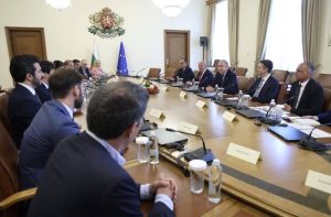 Радев и "Барселона" обсъдиха възможността за приятелски мач с националния отбор
