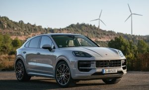 Революция от Porsche: един двигател върти колелата и зарежда батерията