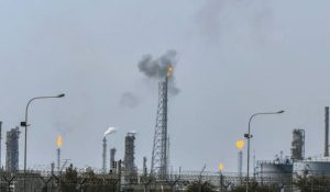 Иран удари ключов петролен обект в Кувейт, съобщават за ранени и тежки щети