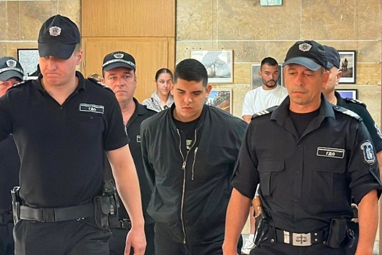 Потвърдиха 10 години затвор за тираджията Джуней Дюлгеров за трагедията на Околовръстното в Пловдив Потвърдиха 10 години затвор за тираджията Джуней Дюлгеров за трагедията на Околовръстното в Пловдив