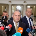 Като тричат Радев, десните гласуват за неговия президент