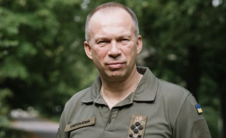 Володимир Зеленски уволни главнокомандващия Олександър Сирски след вълна от протести Володимир Зеленски уволни главнокомандващия Олександър Сирски след вълна от протести