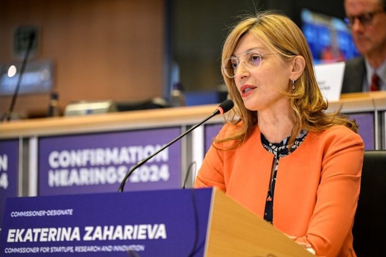 Еврокомисарят Екатерина Захариева пристига у нас за срещи с Радев и Йотова Еврокомисарят Екатерина Захариева пристига у нас за срещи с Радев и Йотова