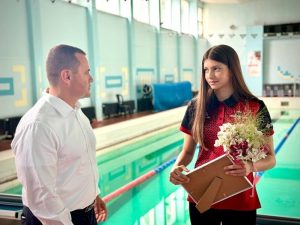 Кметът Пенчо Милков отличи плувната надежда Ан-Мари Младенова за исторически рекорд
