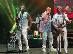 Една група, два свята: Защо Изтокът и Западът танцуваха на Kool & The Gang