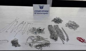 Иззеха над 2 кг сребърни накити от украинка на пункт Капитан Андреево