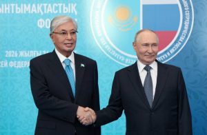 Президентът на Казахстан призова Путин за спиране на войната в Украйна