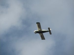 Малък самолет се разби в покрив на жилищна сграда в Германия